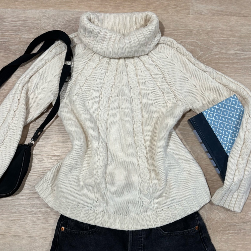 Victor Alfaro Cream Turtleneck Knit Sweater Rory Gilmore Girls 2000s Knitted